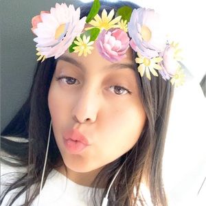 Meet your Posher, Abril